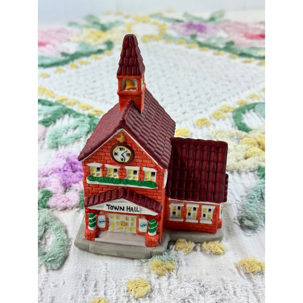 Suzy's Zoo Village Town Hall Suzy Spafford Current Inc 91586-1 Ceramic Figurine